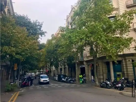 Local comercial en venta en Eixample, imagen 2