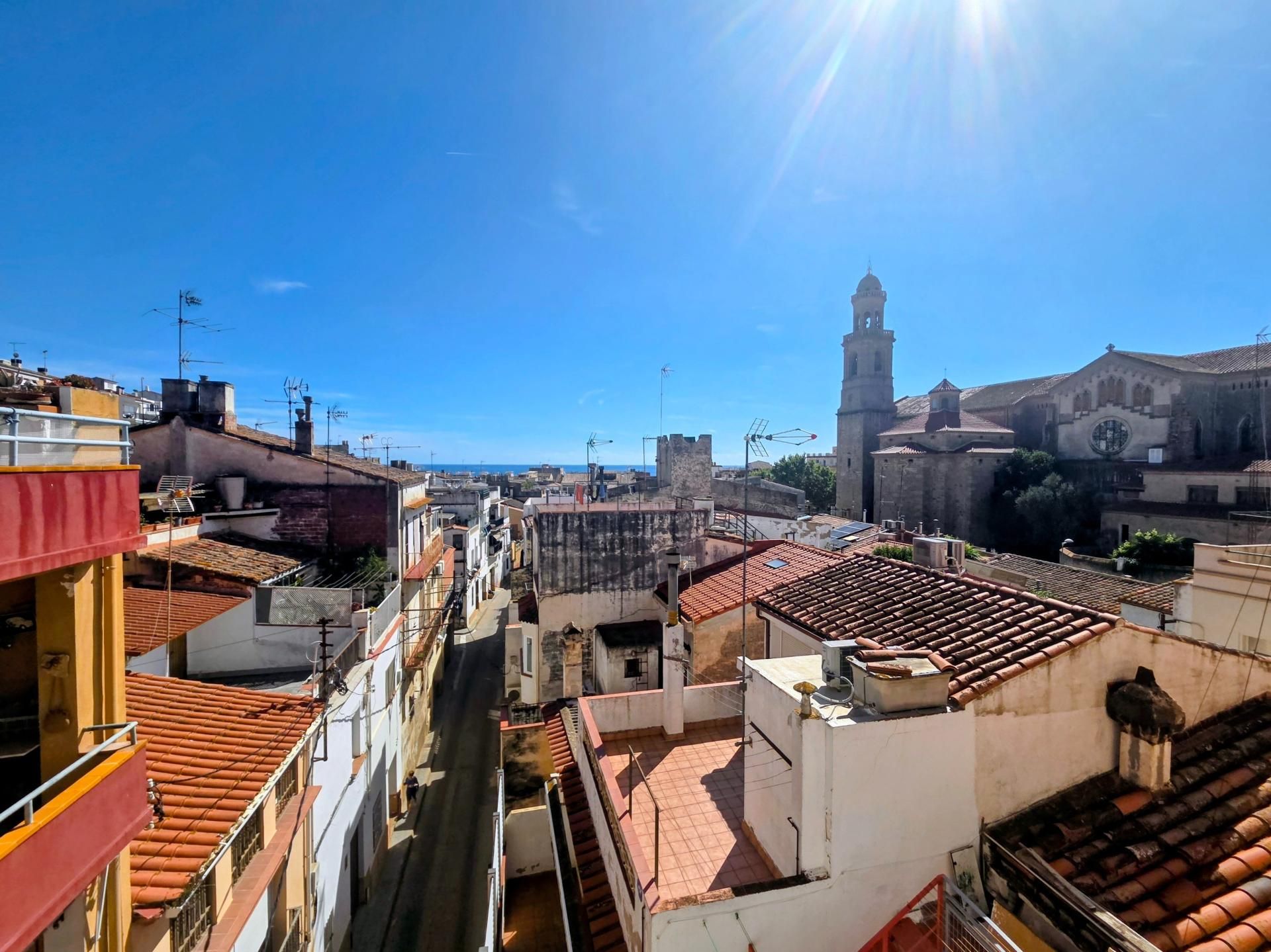 Vista exterior de Edifici en venda en Canet de Mar