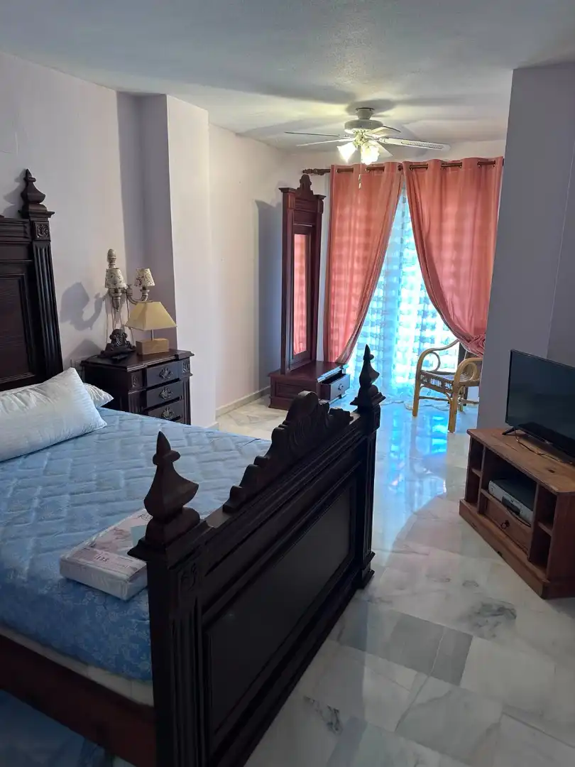 Habitación de Piso de alquiler en Estepona con Aire acondicionado, Terraza y Balcón