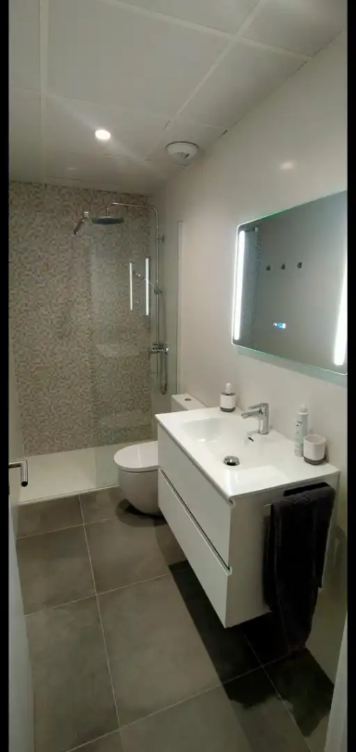 Bathroom of Flat for rent in  Valencia Capital  with Balcony