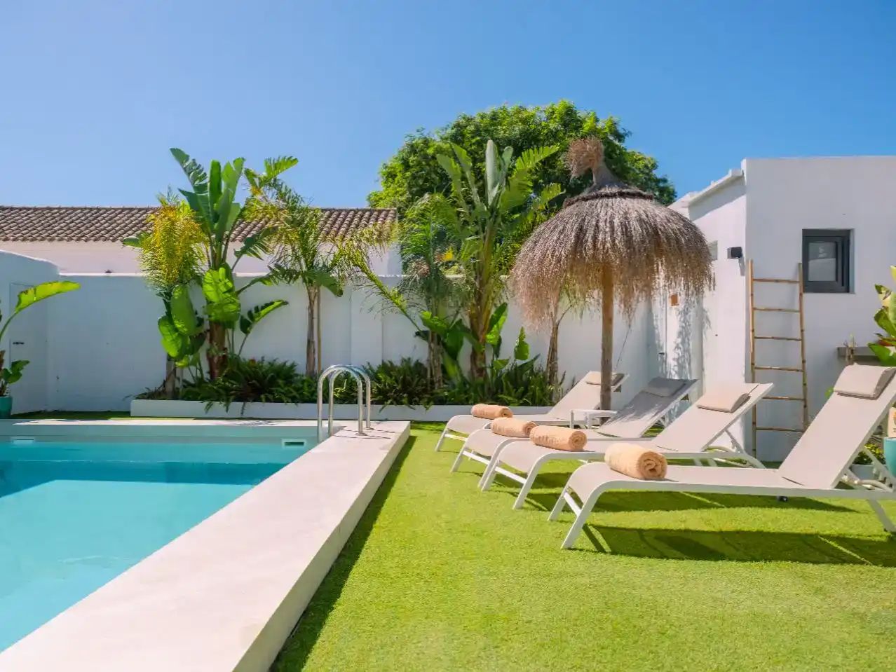 Piscina de Casa o xalet en venda en Conil de la Frontera amb Aire condicionat, Jardí privat i Terrassa