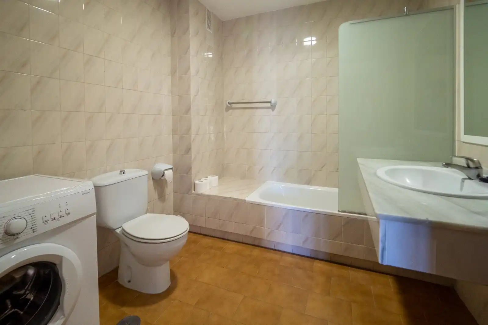 Bathroom of Apartments for sale in Fuengirola  with Air Conditioner, Private garden and Terrace