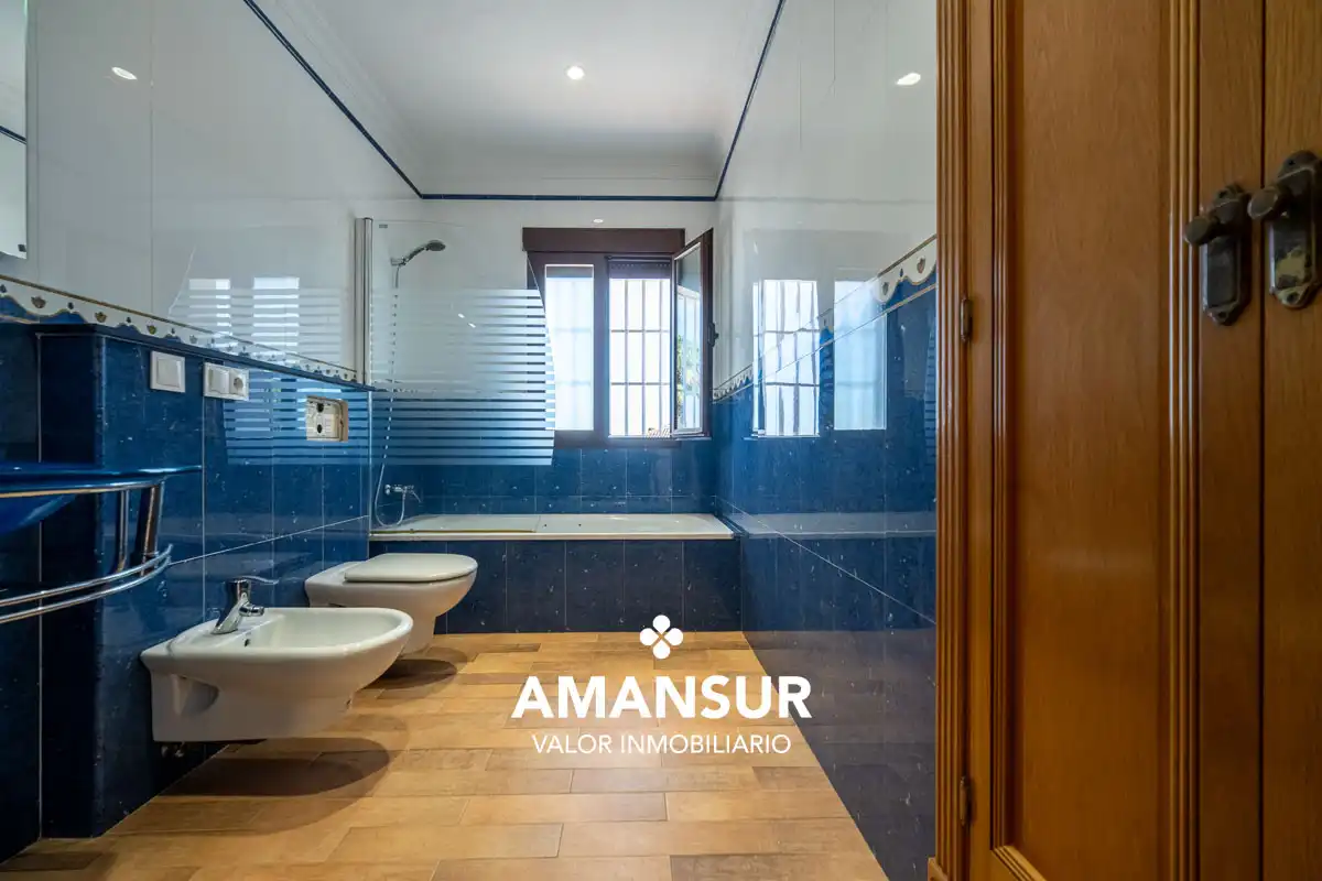 Bathroom of Houses for sale in Islantilla  with Terrace, Swimming Pool and Sauna
