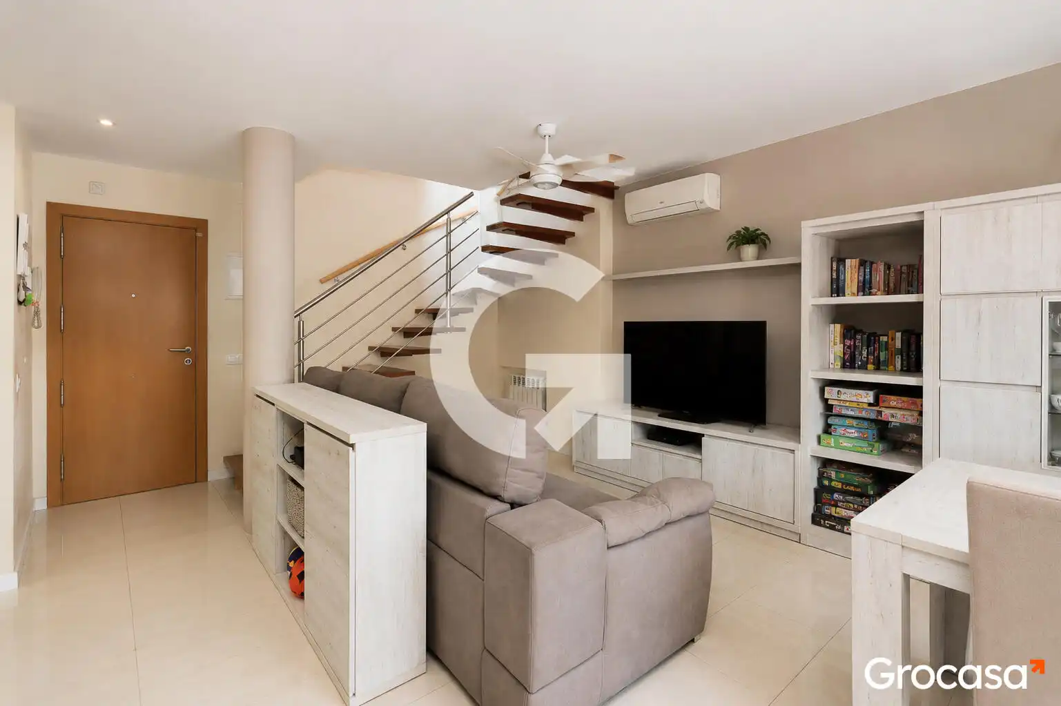 Sala de estar de Dúplex en venta en Sant Boi de Llobregat con Aire acondicionado, Calefacción y Terraza