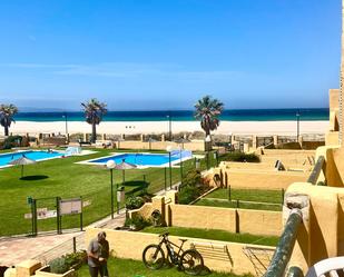 Vista exterior de Apartament en venda en Tarifa amb Terrassa, Moblat i Piscina comunitària