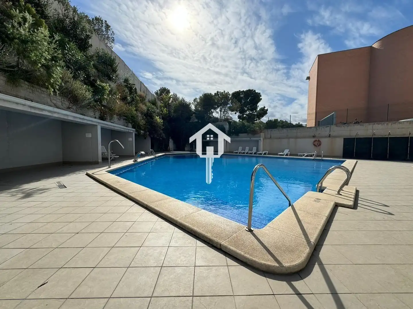 Piscina de Piso en venta en Alicante / Alacant con Amueblado, Balcón y Jacuzzi
