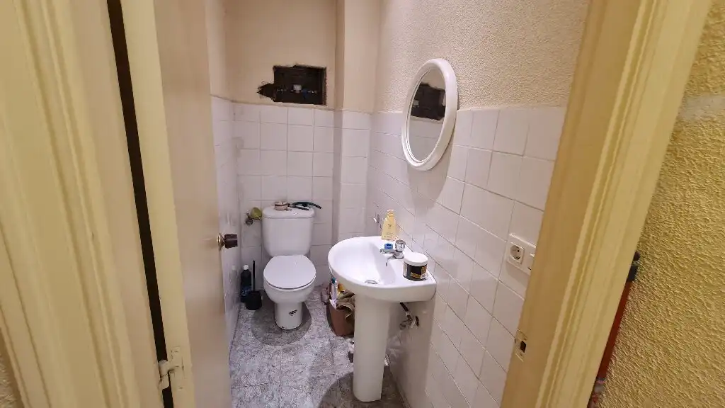 Baño de Local de alquiler en  Logroño con Aire acondicionado