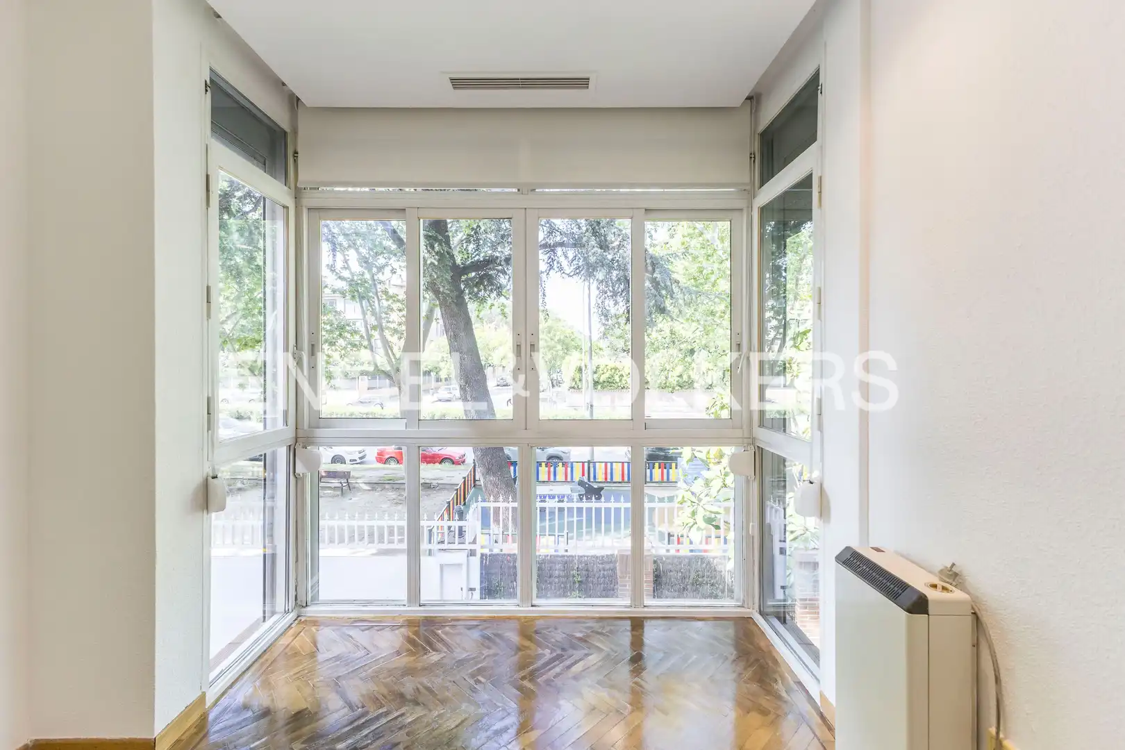 Außenansicht von Wohnung zur Miete in Madrid mit Klimaanlage, Heizung und Privatgarten