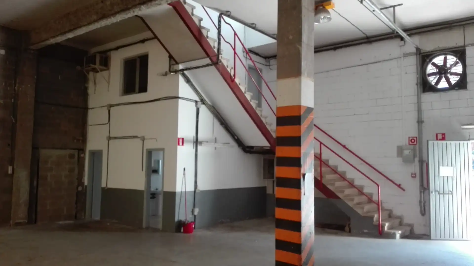 Fabrikhallen zur Miete in Sant Boi de Llobregat mit Heizung und Alarm
