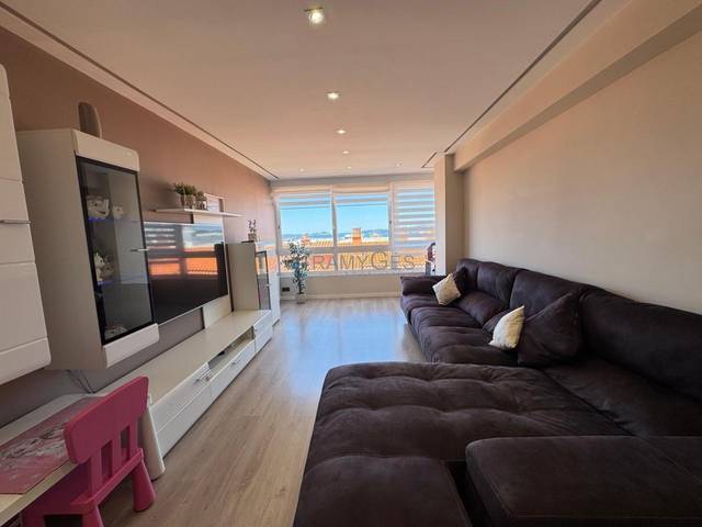 Piso en Venta en Berbés - Peritos