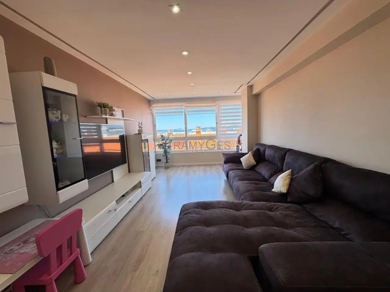 Sala de estar de Piso en venta en Vigo  con Calefacción, Terraza y Trastero