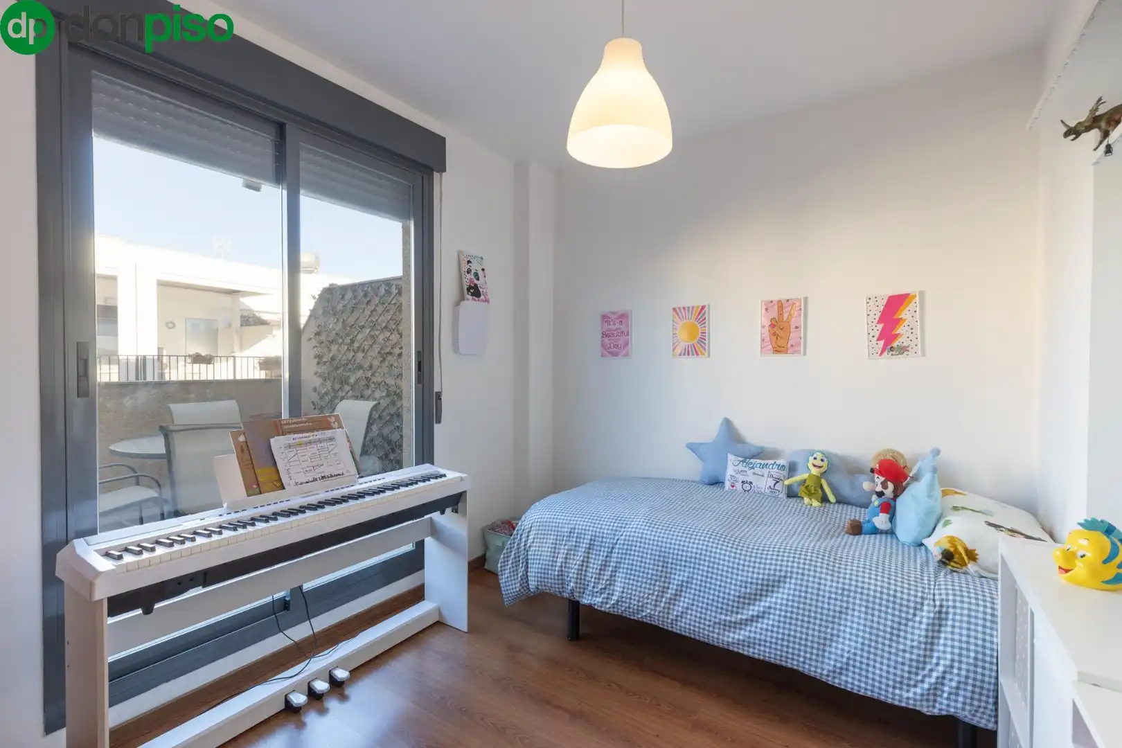 Schlafzimmer von Dachboden zum Verkauf in Armilla mit Klimaanlage, Terrasse und Abstellraum