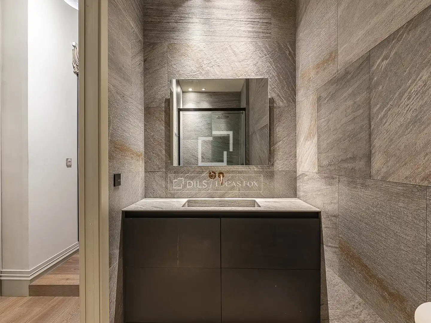 Badezimmer von Wohnung zum Verkauf in Barcelona mit Klimaanlage, Heizung und Möbliert