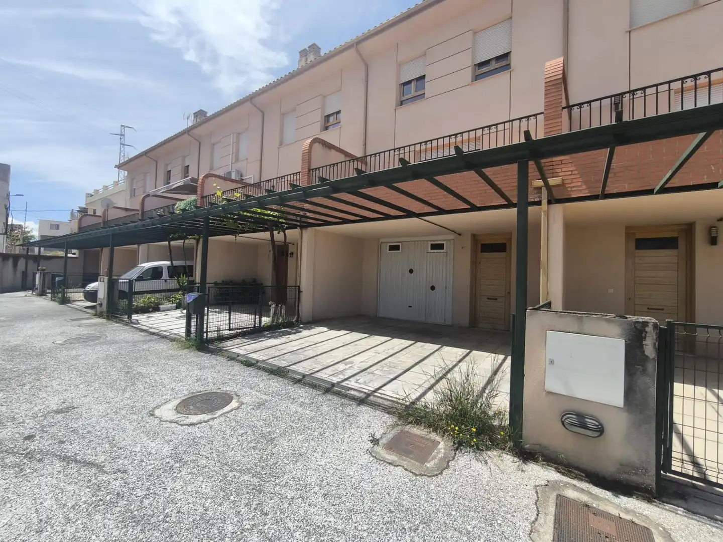 Vista exterior de Casa adosada en venta en Baza con Terraza