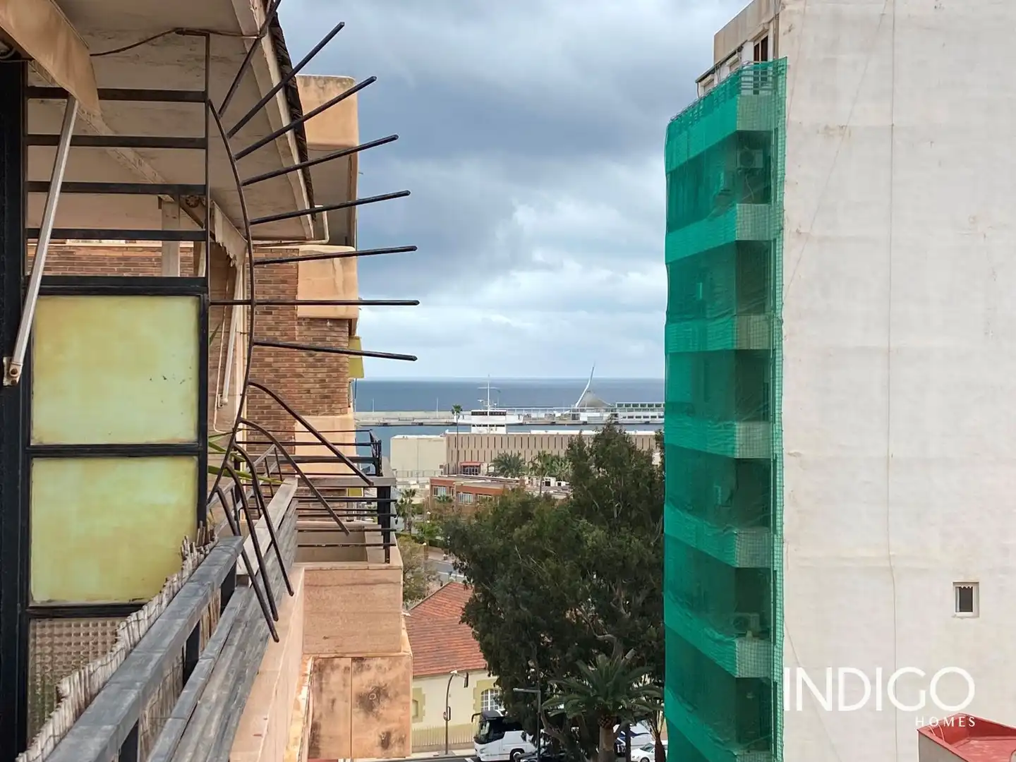 Vista exterior de Ático en venta en Alicante / Alacant con Calefacción, Terraza y Amueblado