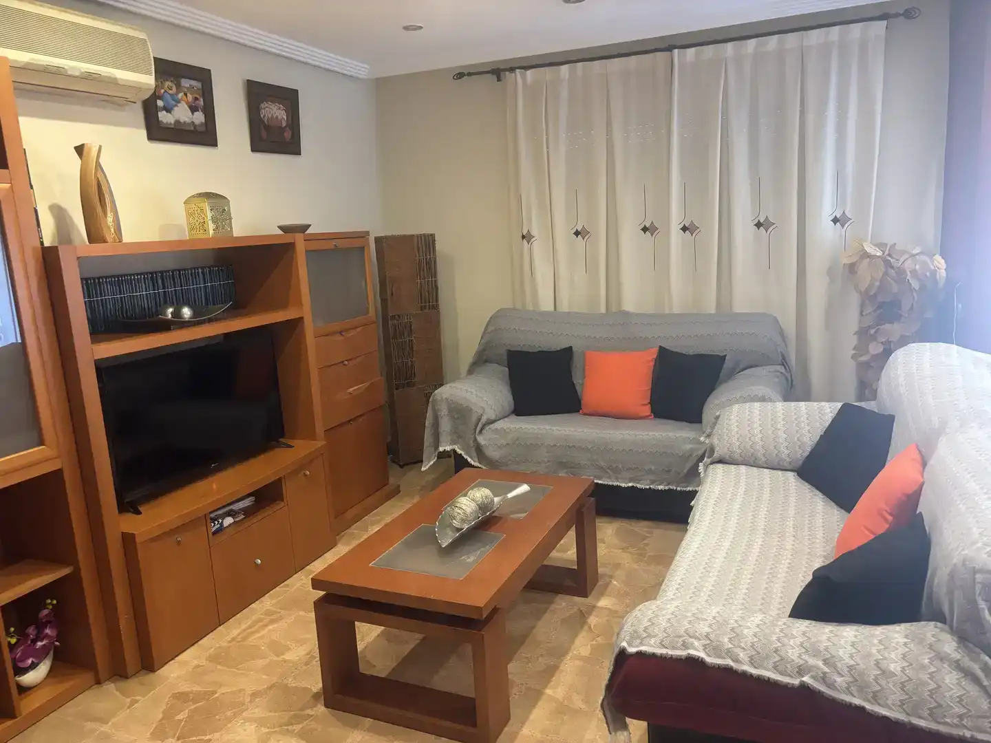Sala d'estar de Casa o xalet de lloguer en  Murcia Capital amb Aire condicionat i Balcó