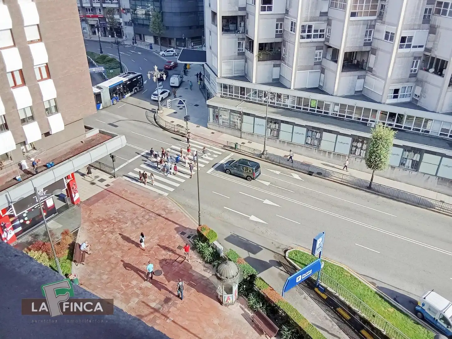 Außenansicht von Wohnungen zum Verkauf in Oviedo  mit Heizung und Parkett