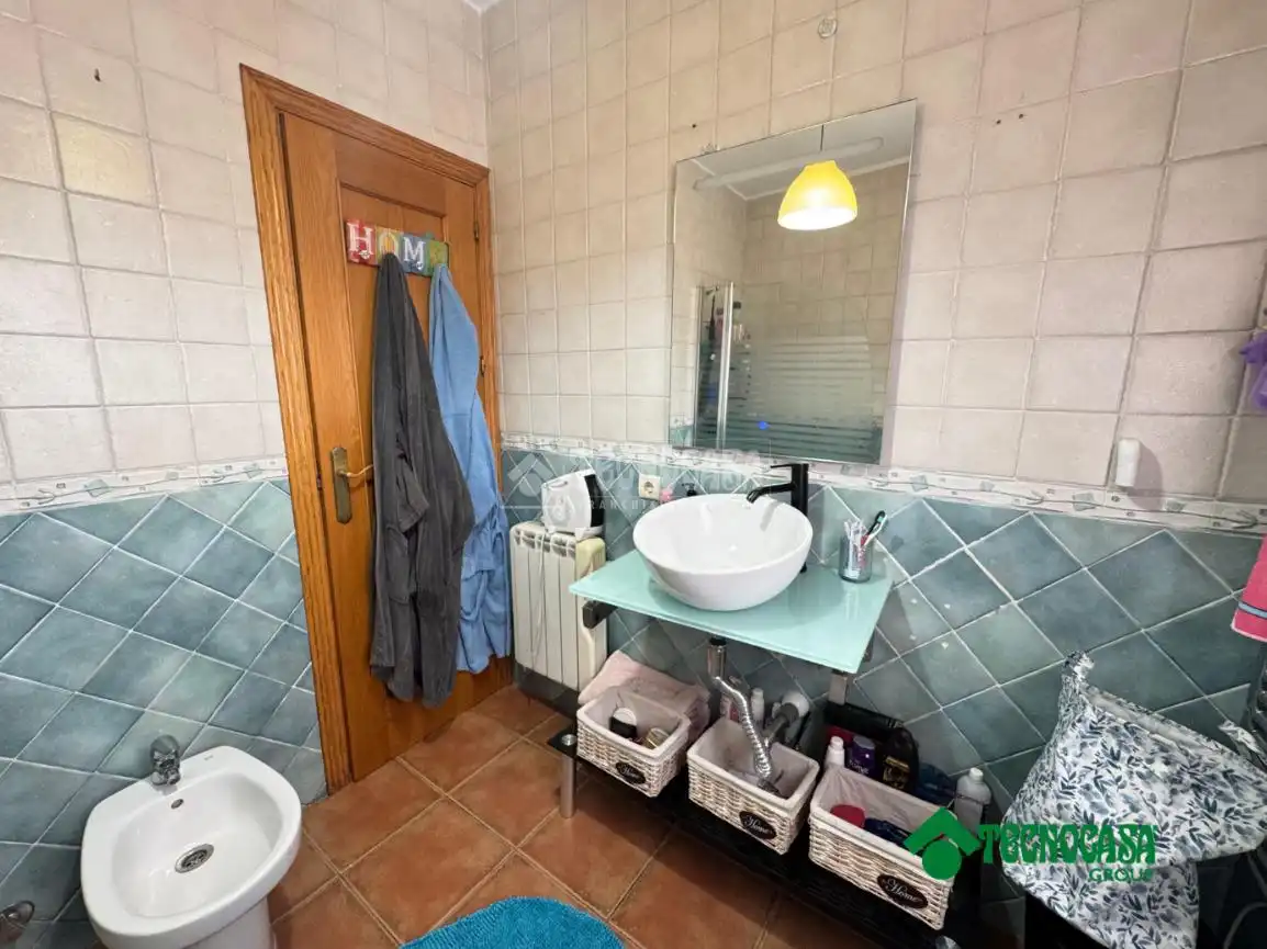 Baño de Casa adosada en venta en Torrijos con Aire acondicionado, Calefacción y Jardín privado
