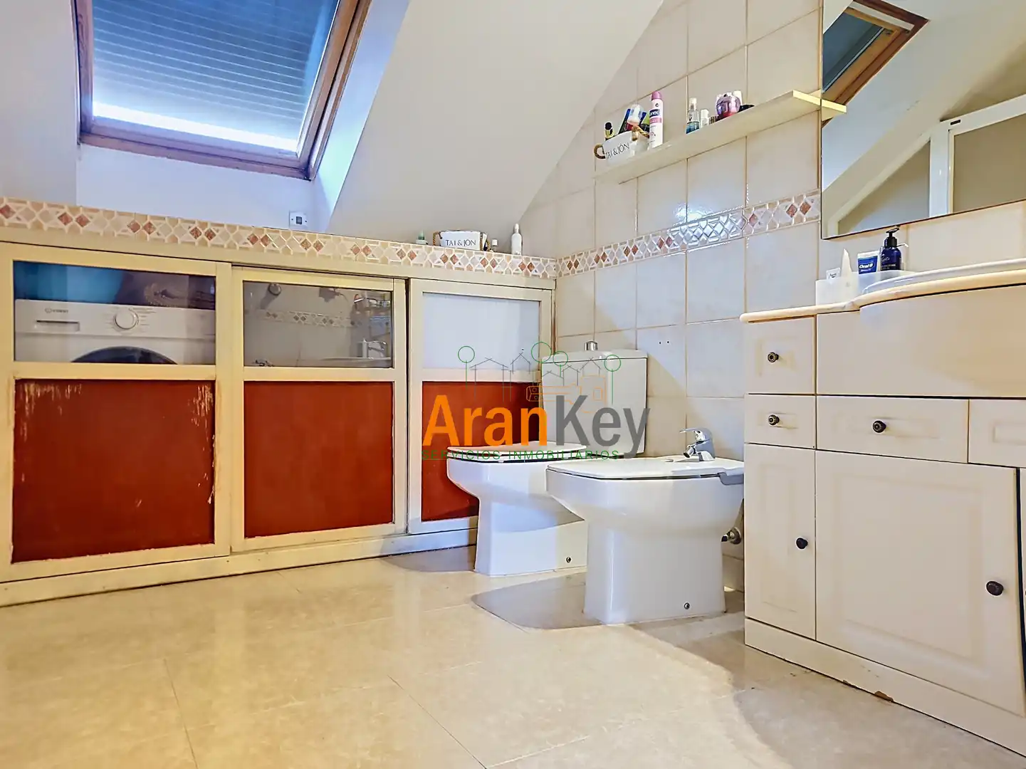 Bathroom of Flat for sale in Aranjuez  with Air Conditioner, Heating and Storage room