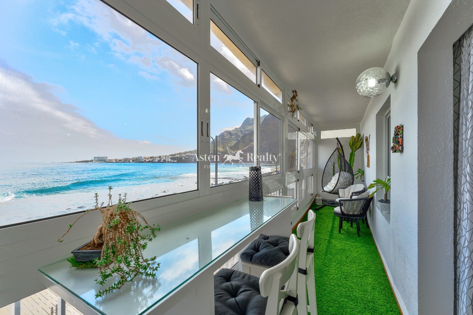 Vista exterior de Apartamento en venta en San Cristóbal de la Laguna con Terraza, Piscina y Amueblado