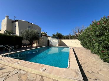 Casa amb piscina en venda a L'Olleria