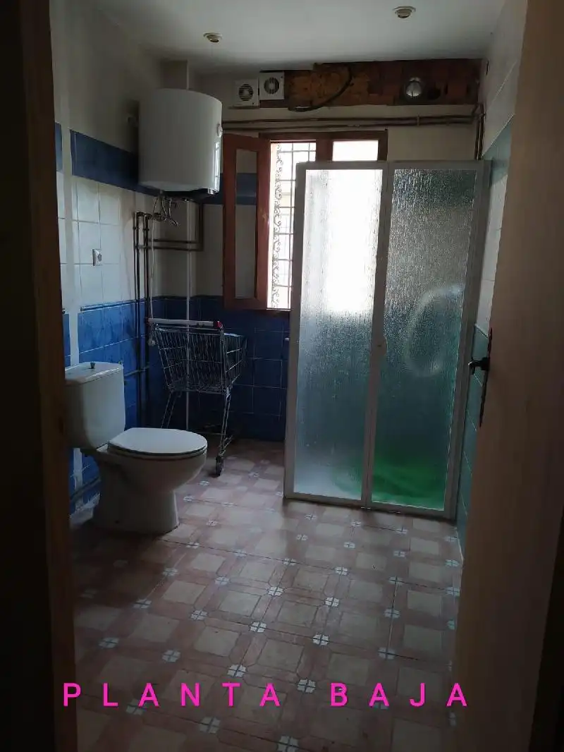 Badezimmer von Einfamilien-Reihenhaus zum Verkauf in Villa del Campo mit Privatgarten und Möbliert