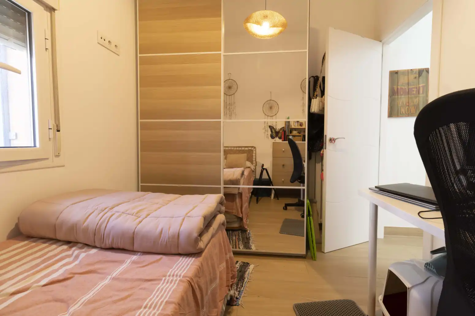 Habitación de Casa adosada en venta en Sevilla con Aire acondicionado, Trastero y Piscina