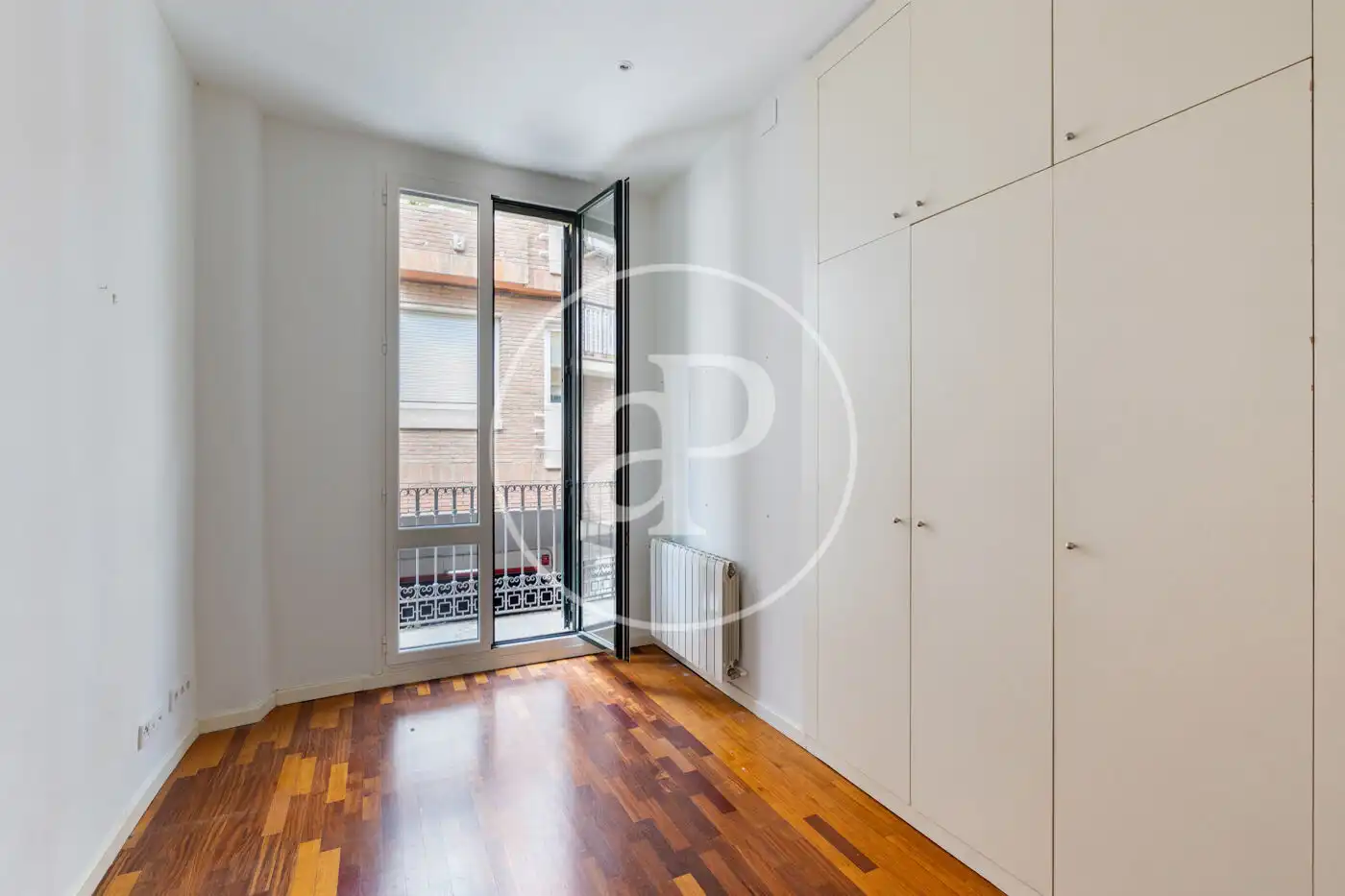 Habitación de Casa adosada en venta en Barcelona con Calefacción, Jardín privado y Terraza