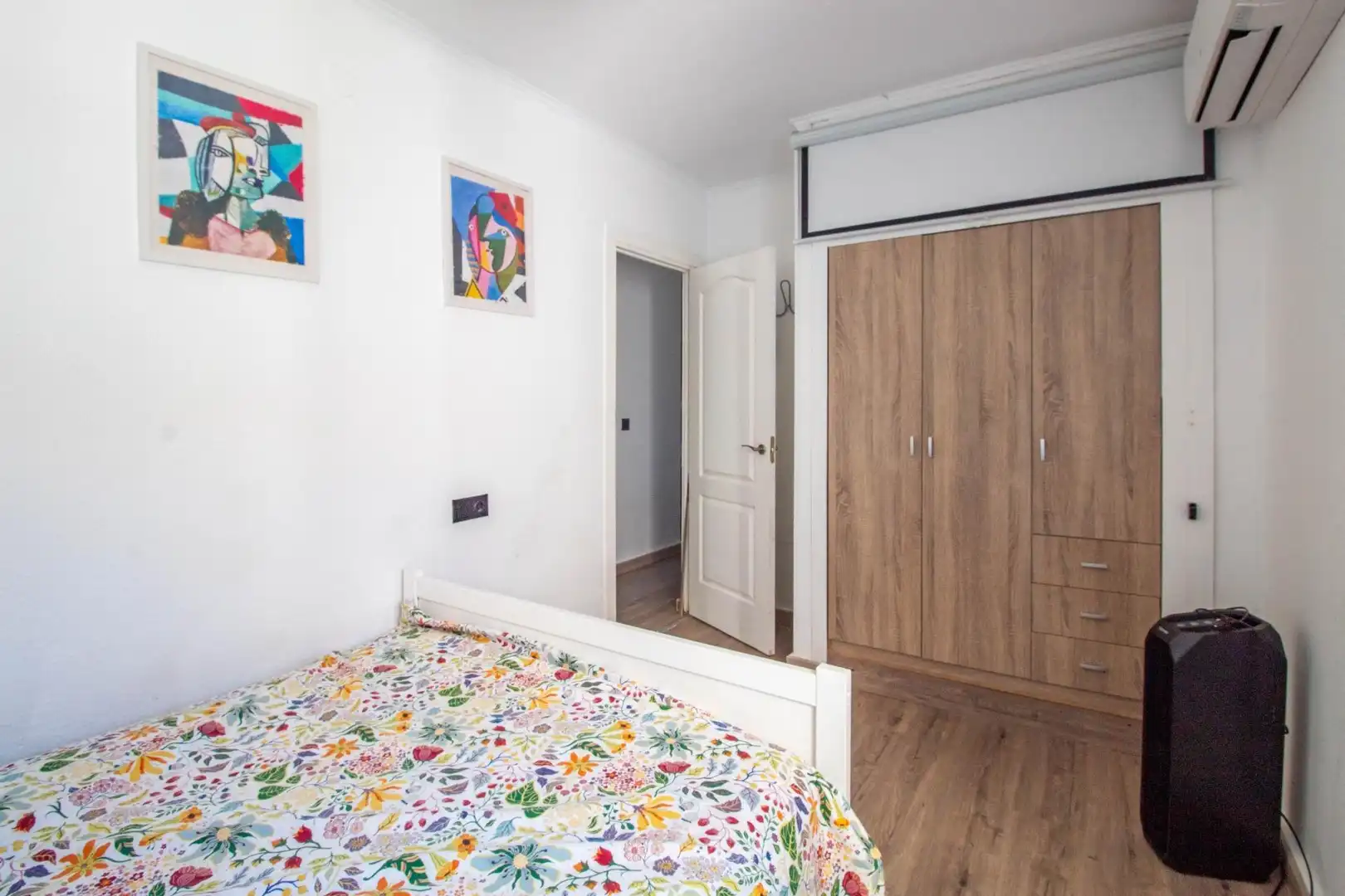Dormitori de Casa o xalet en venda en Orihuela amb Aire condicionat, Jardí privat i Terrassa