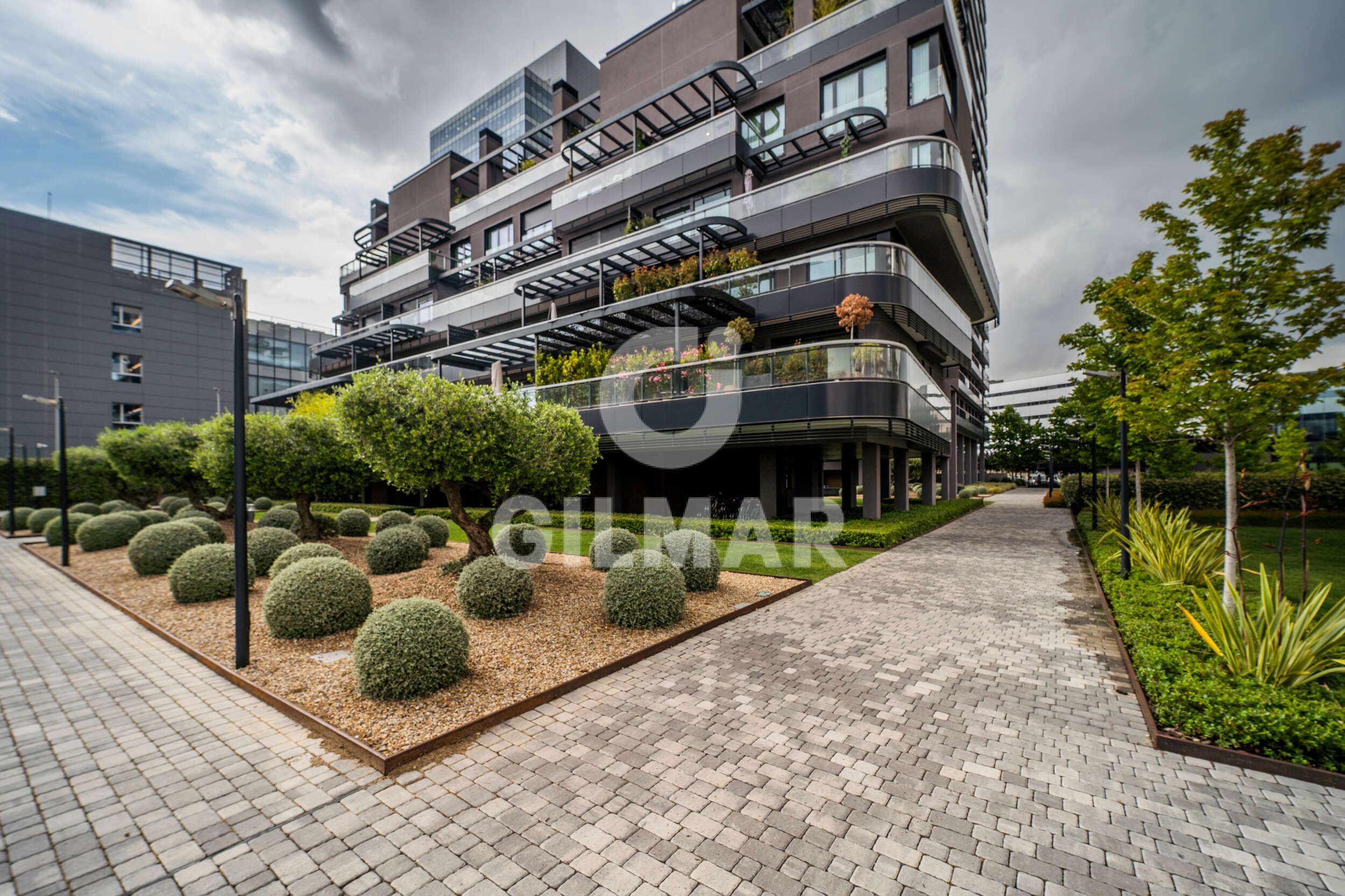 Vista exterior de Estudi en venda en  Madrid Capital amb Aire condicionat, Terrassa i Piscina comunitària