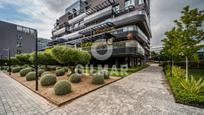 Vista exterior de Estudi en venda en  Madrid Capital amb Aire condicionat, Terrassa i Piscina comunitària