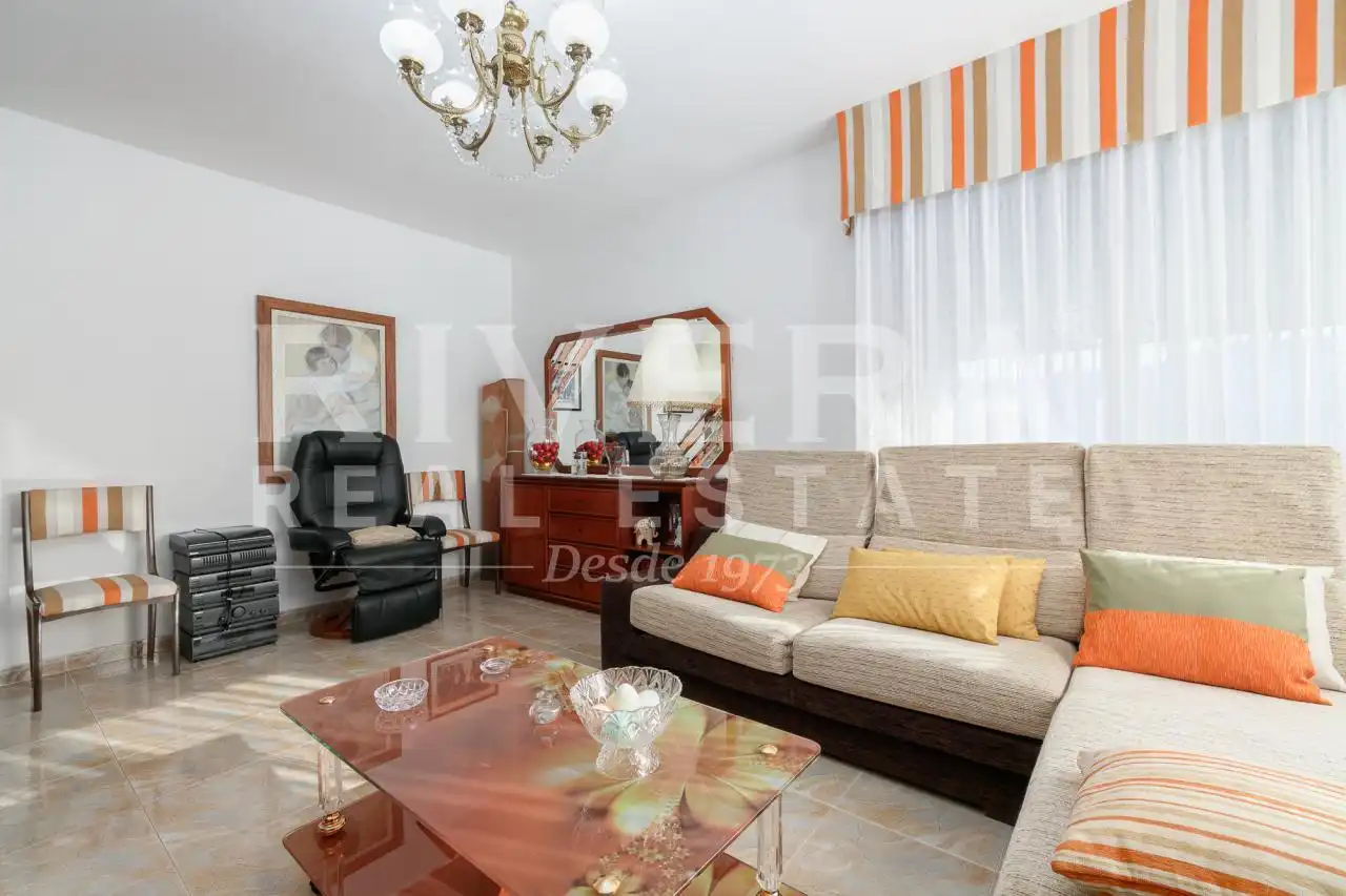 Sala de estar de Casa o chalet en venta en Vigo  con Calefacción, Jardín privado y Parquet