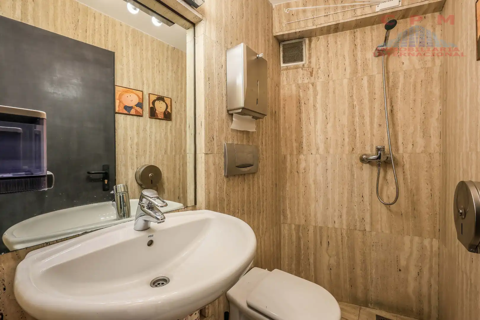 Bathroom of Flat for rent in Madrid  with Air Conditioner, Heating and Parquet flooring