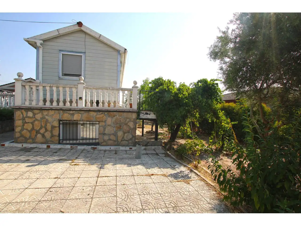 Vista exterior de Casa o xalet en venda en Torrejón del Rey amb Calefacció, Jardí privat i Terrassa