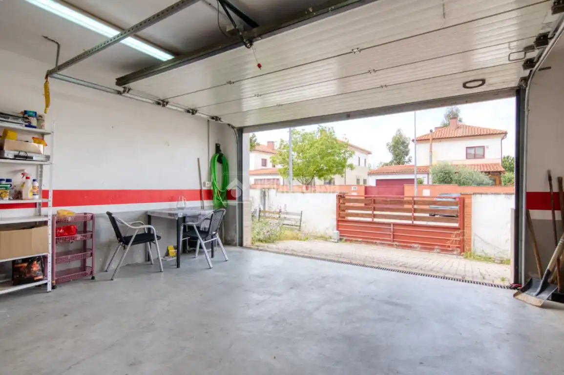 Parking de Casa o chalet en venta en Castellanos de Moriscos con Aire acondicionado, Calefacción y Jardín privado