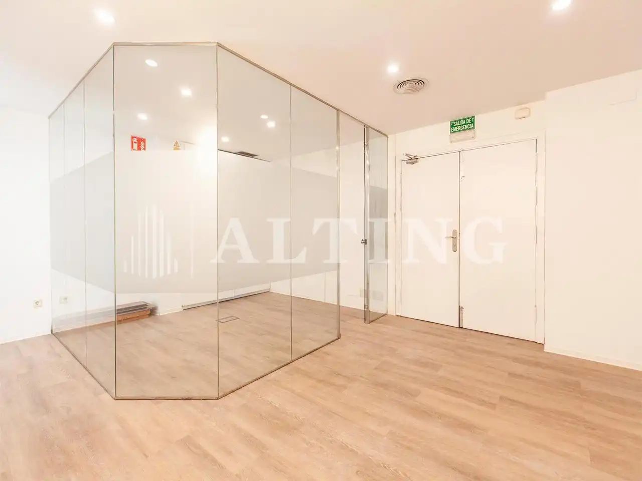 Office space with lift to rent in Catalunya, imagen 6