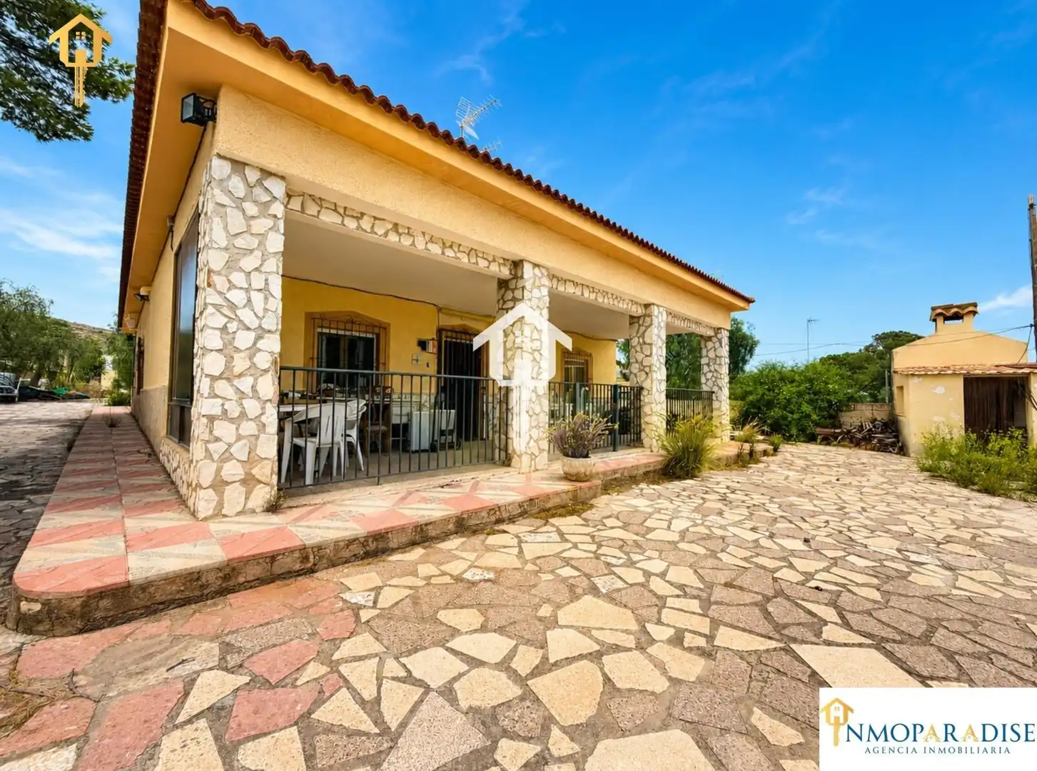 Vista exterior de Piso en venta en Alicante / Alacant con Jardín privado, Trastero y Piscina