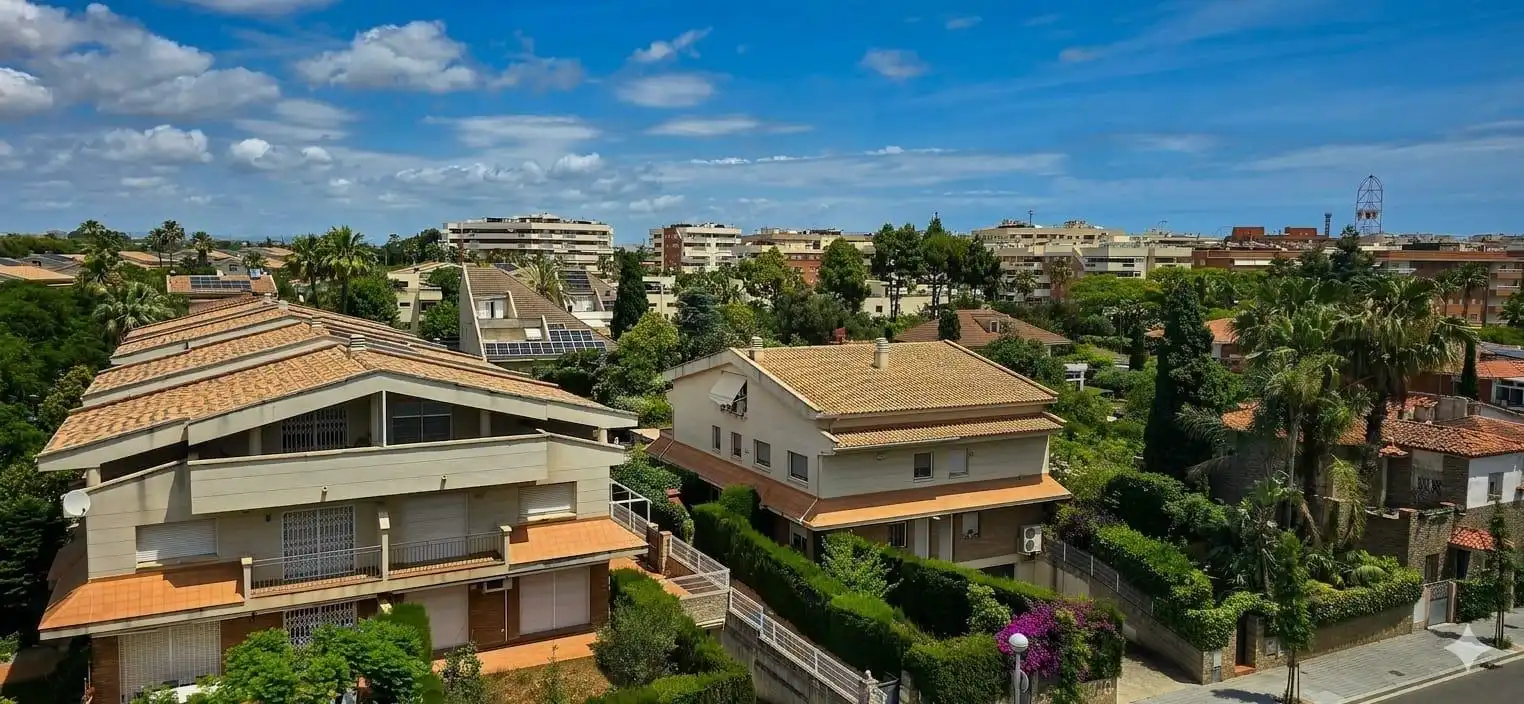 Vista exterior de Àtic en venda en Salou amb Aire condicionat, Calefacció i Jardí privat