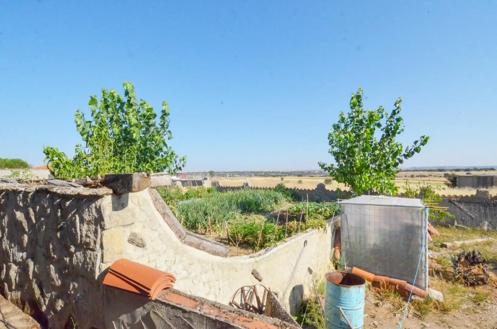 Garden of Industrial buildings for sale in Calvarrasa de Arriba