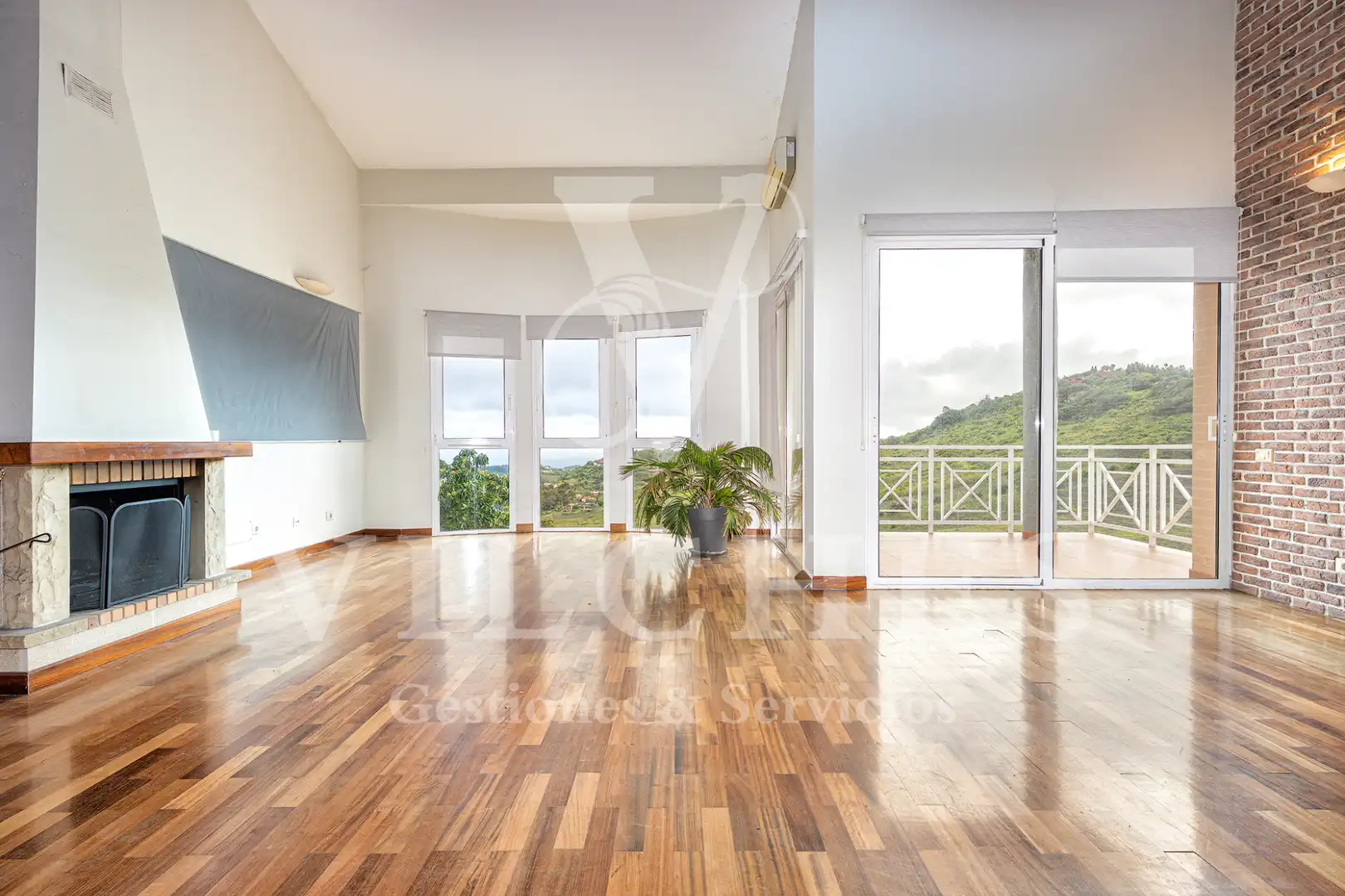 Sala d'estar de Casa adosada en venda en Santa Brígida amb Aire condicionat, Jardí privat i Terrassa