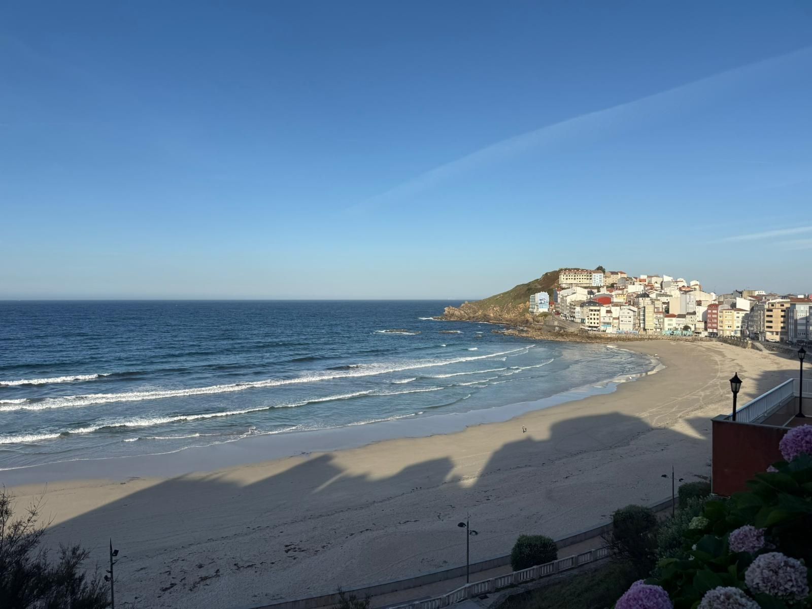Vista exterior de Apartament en venda en Malpica de Bergantiños amb Jardí privat