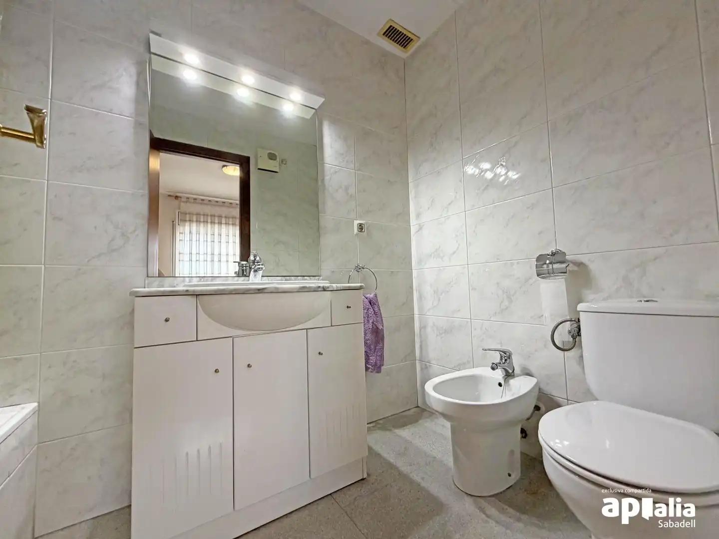 Baño de Piso en venta en Sabadell con Calefacción y Balcón