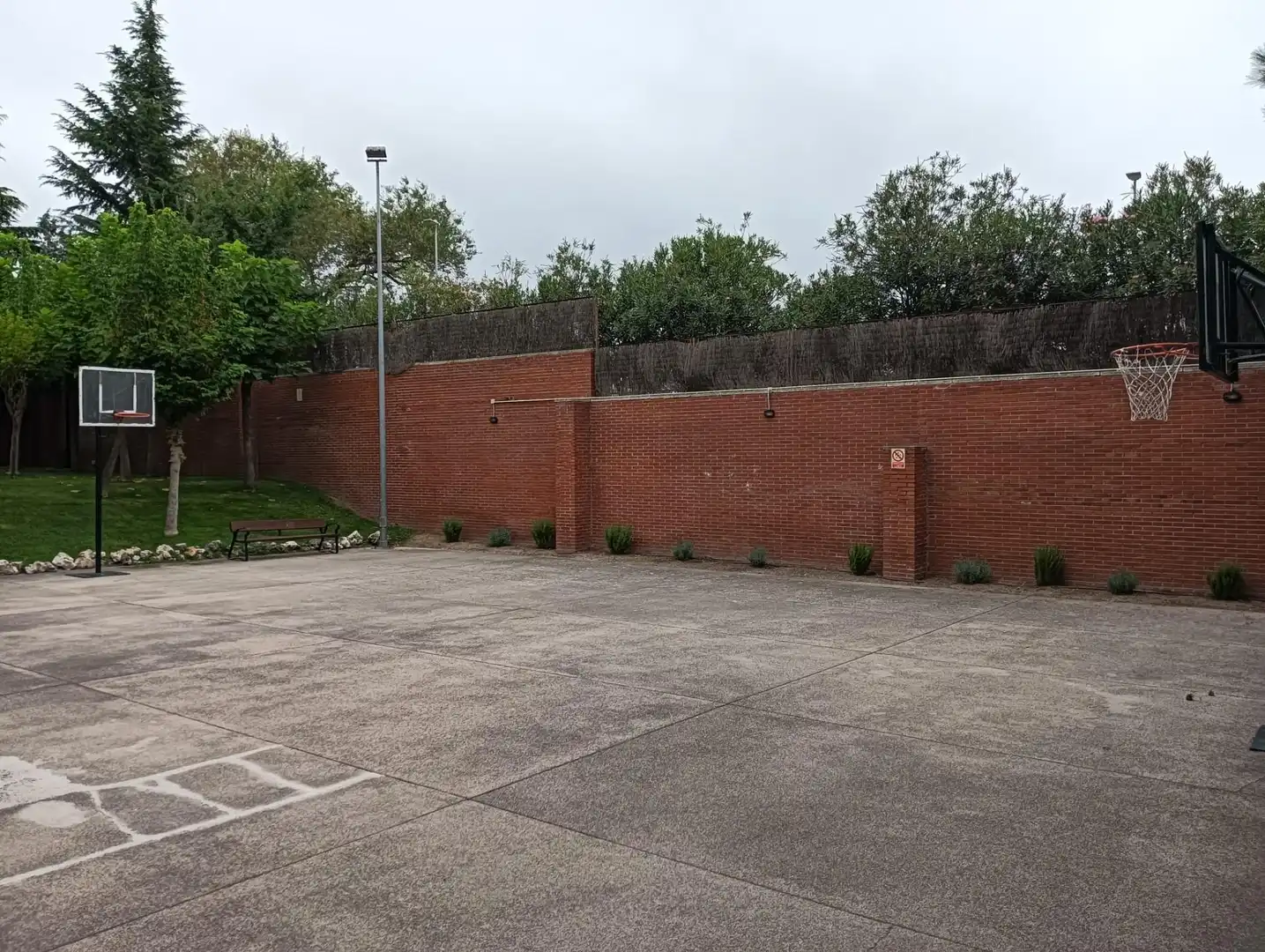 Parking de Piso en venta en Las Rozas de Madrid con Calefacción, Jardín privado y Piscina comunitaria