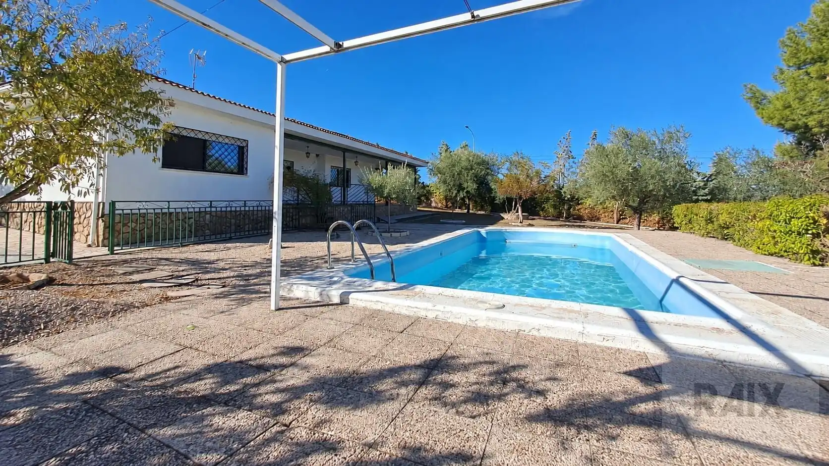 Swimming pool of Houses for sale in Colmenar de Oreja, Madrid