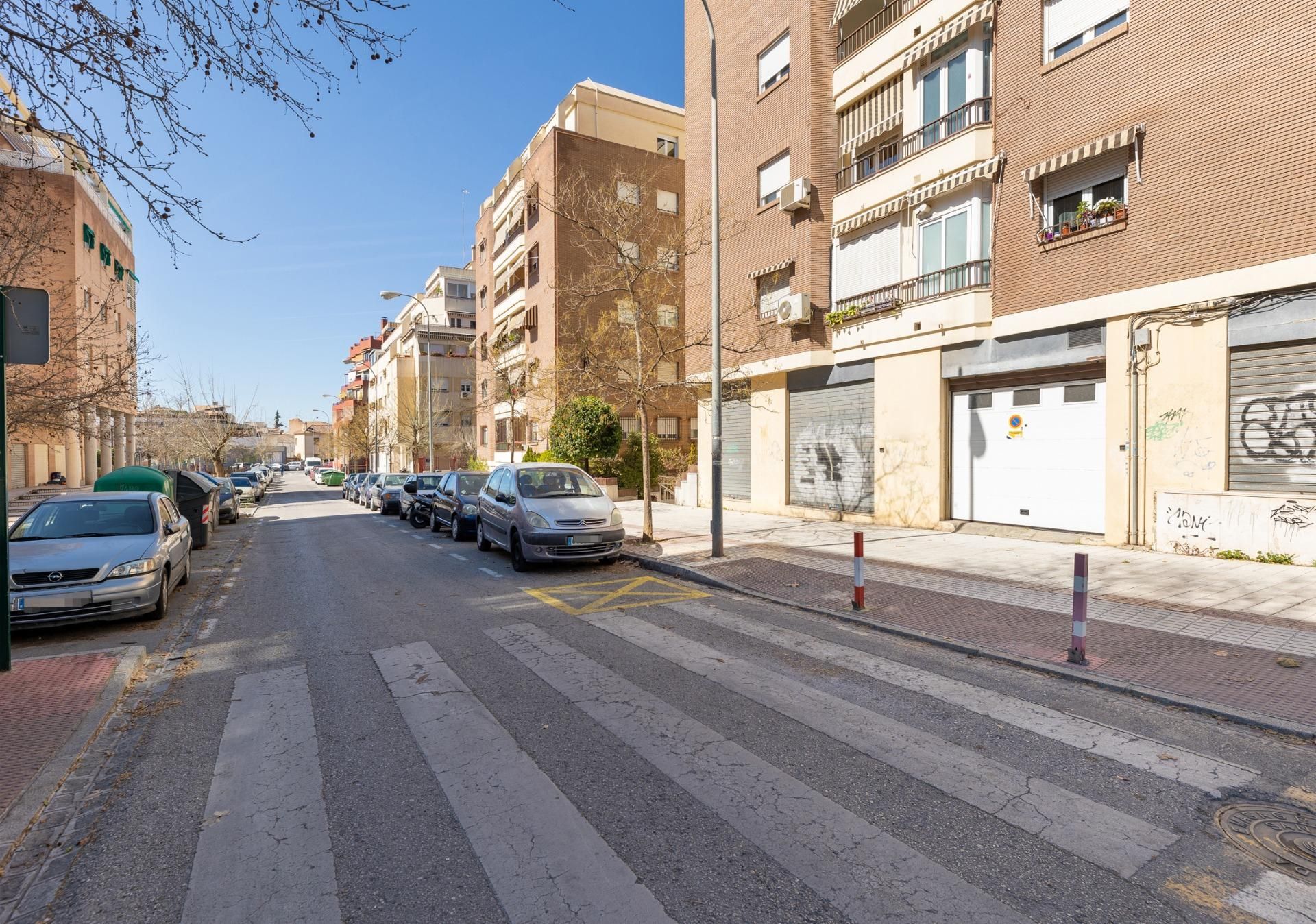Exterior view of Premises for sale in  Granada Capital