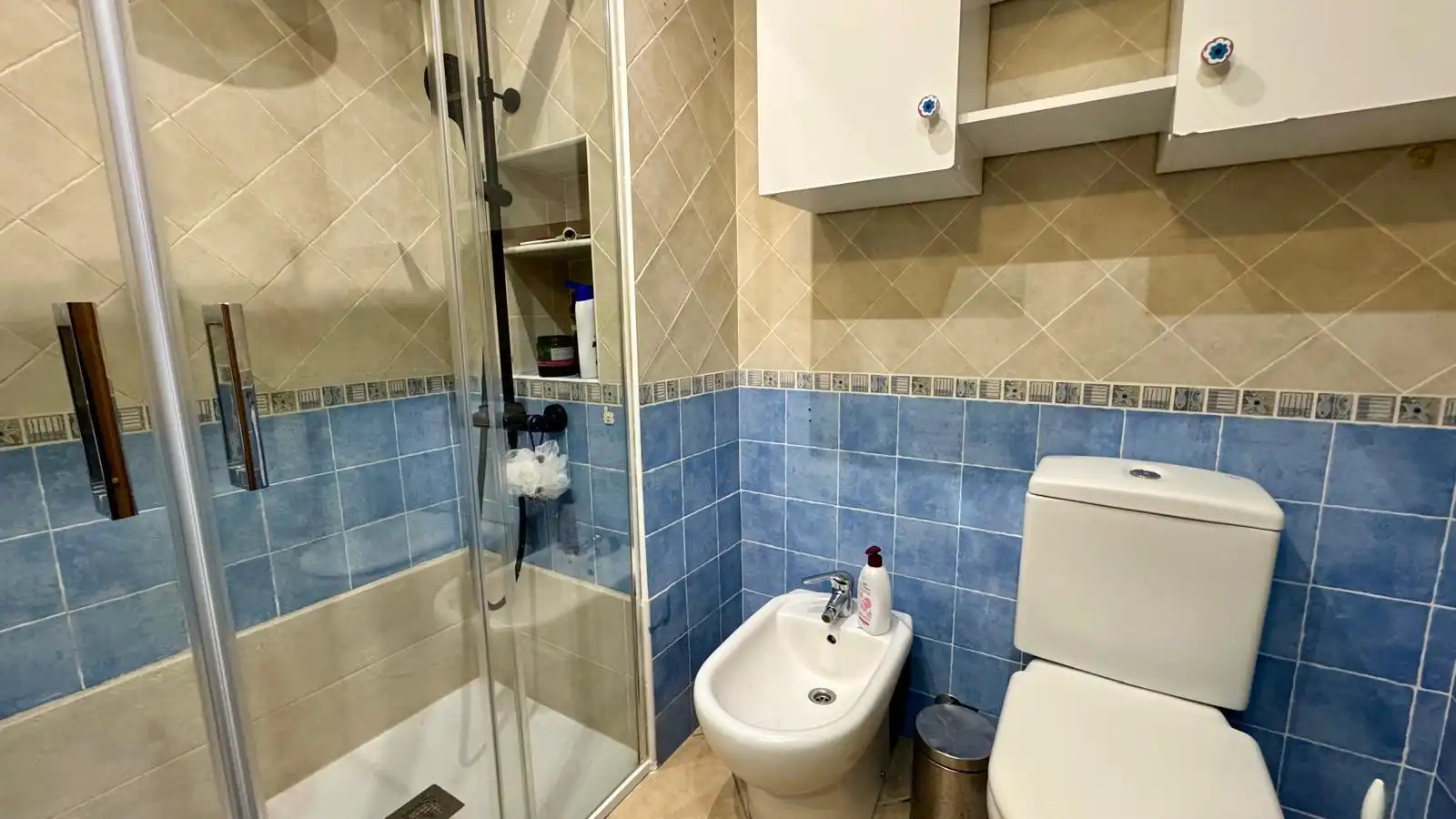 Bathroom of Flat for share in Burjassot  with Air Conditioner, Heating and Balcony