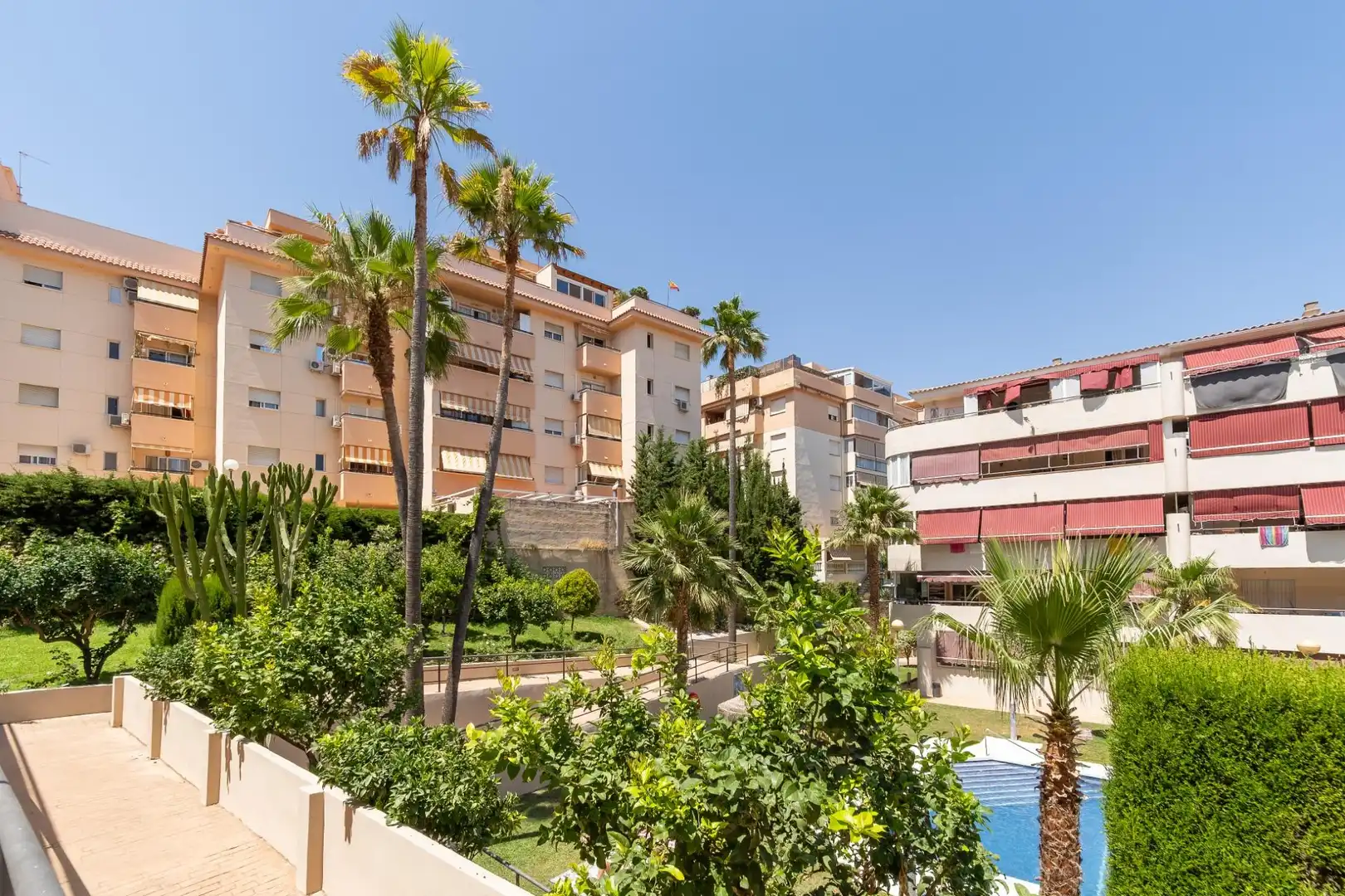 Vista exterior de Pis en venda en Mijas amb Aire condicionat, Terrassa i Piscina comunitària