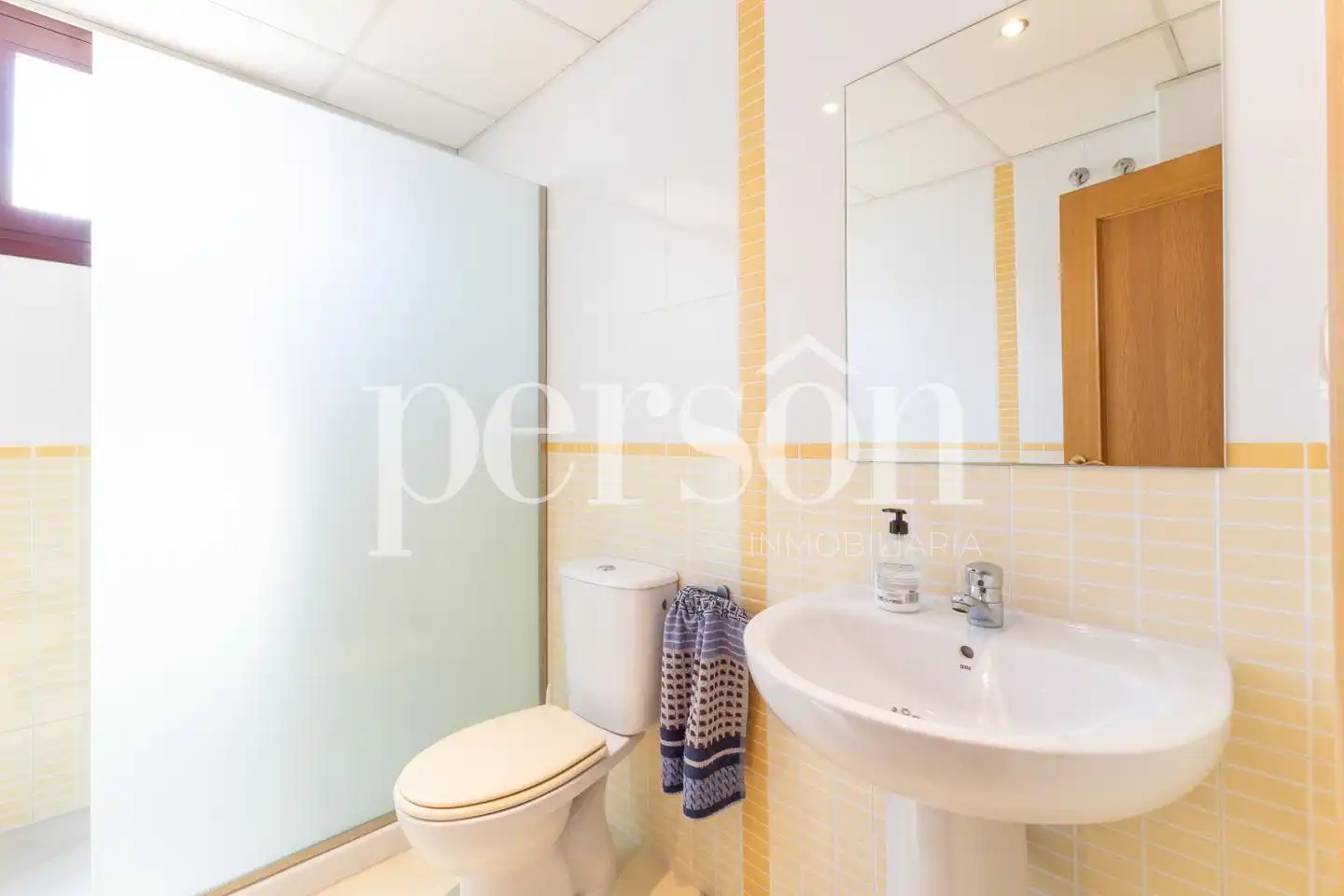 Badezimmer von Maisonette zur Miete in Manises mit Klimaanlage, Terrasse und Möbliert