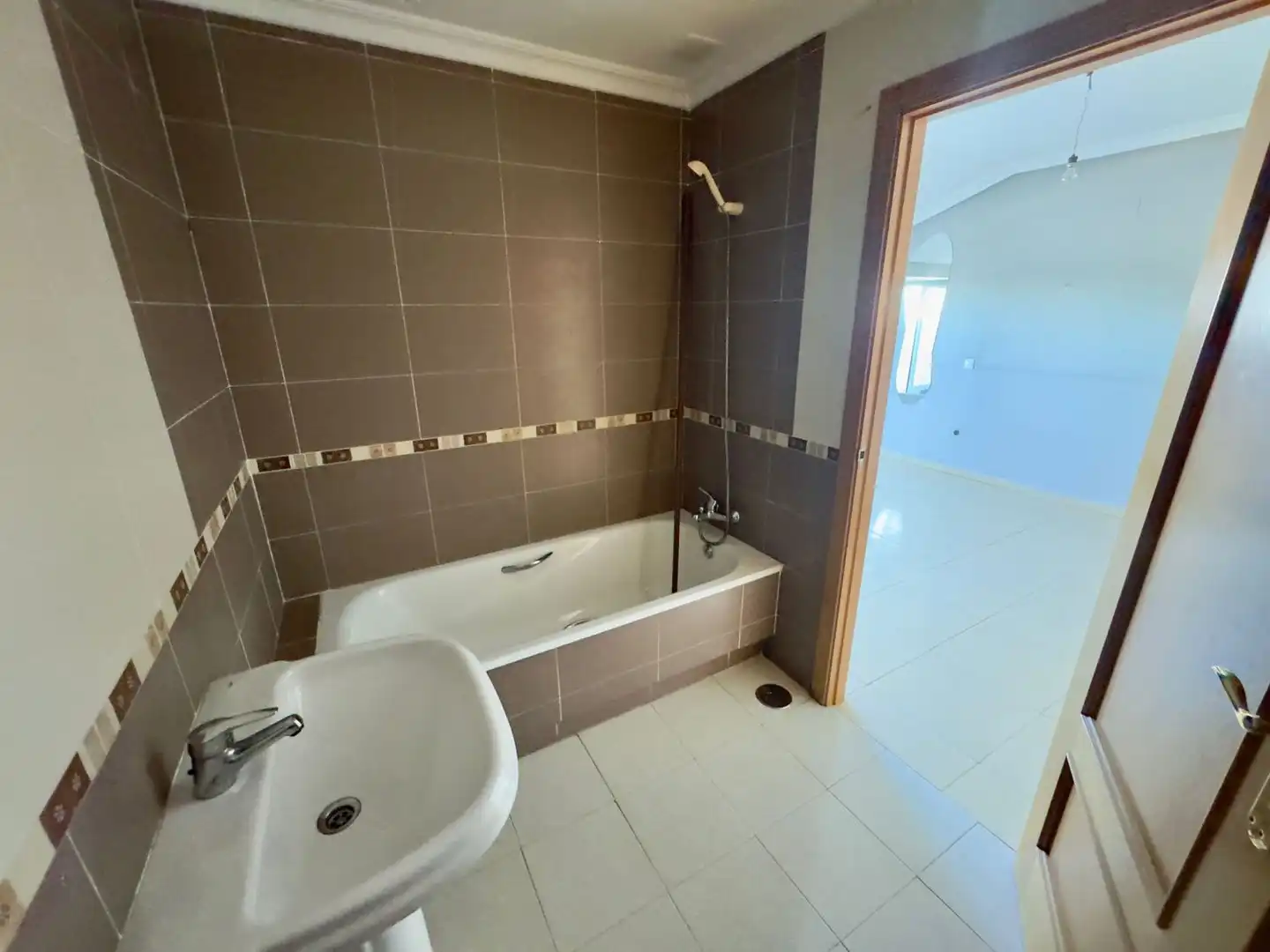Baño de Ático en venta en Valdepeñas con Terraza y Balcón