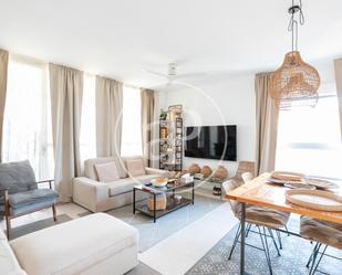 Sala d'estar de Pis en venda en  Barcelona Capital amb Aire condicionat, Calefacció i Jardí privat